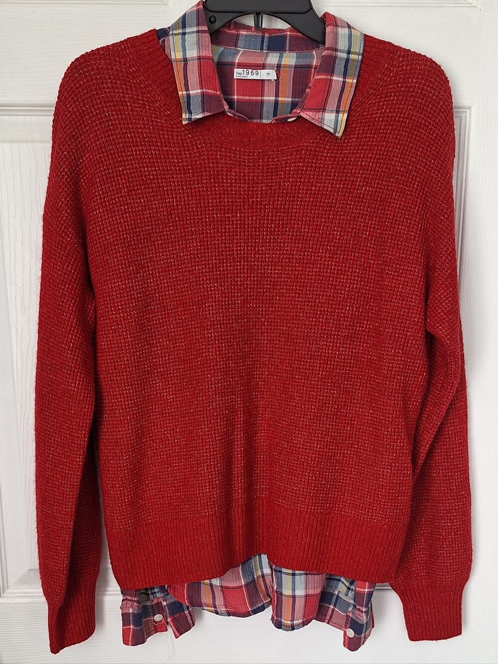 Gap Women’s Medium Red Plaid Button Down & Knit Sweater Bundle